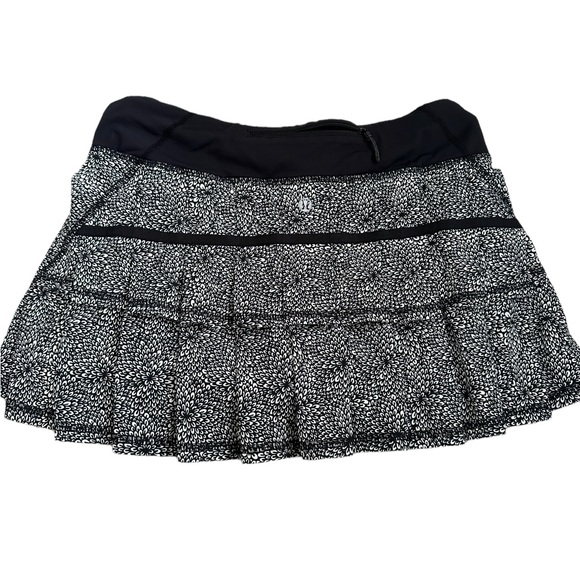 Lululemon Black and White Floral Skirt - Picture 8 of 8